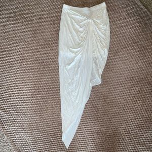 NWOT medium side knot tie cream colored skirt.